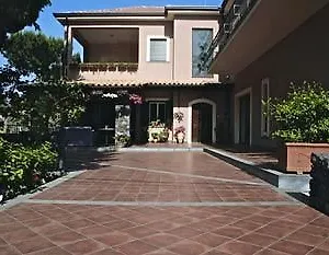 فندق مبيت وإفطار Rosso Vulcano, نيكولوسي